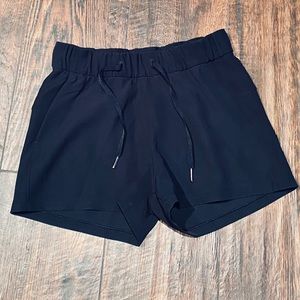 Lululemon On the Fly Shorts 2.5” Size 4